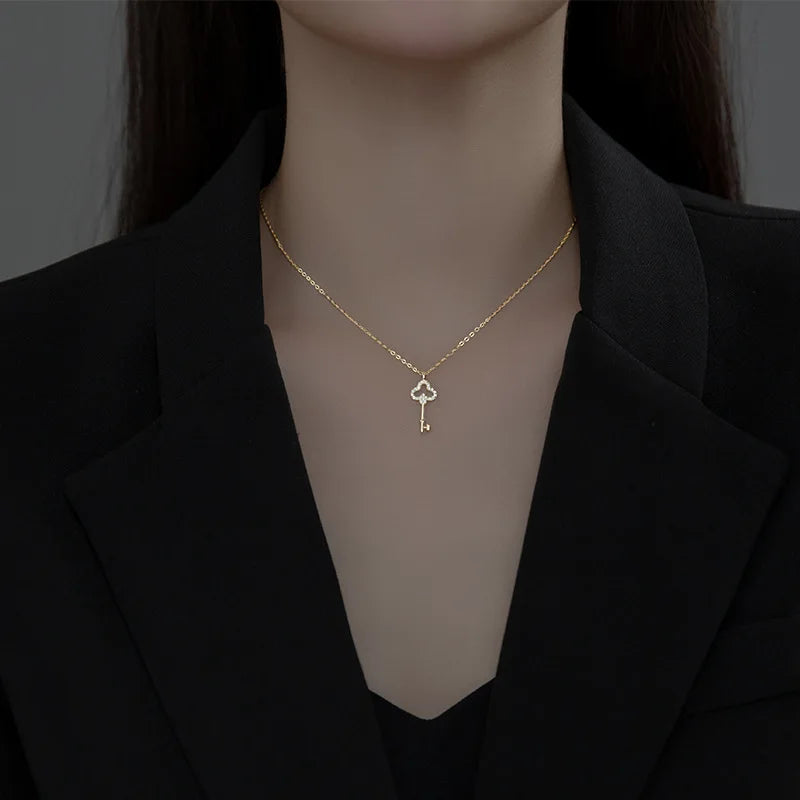 VINTAGE KEYSTONE NECKLACE