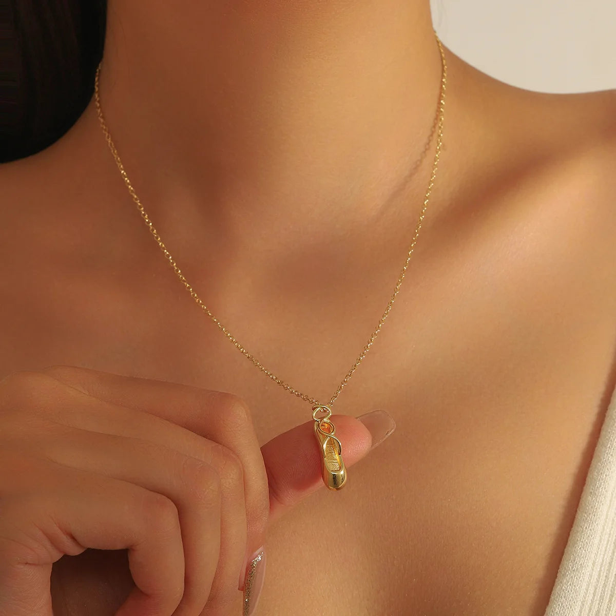 DAINTY BALLET SHOE NECKLACE