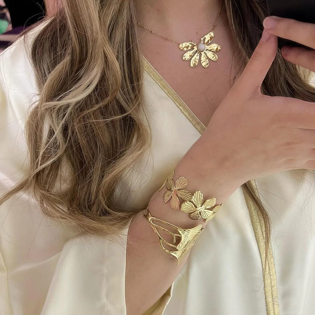 WRIST OF FLOWER BRACELET