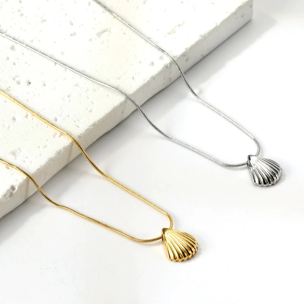 SHELLISH NECKLACE