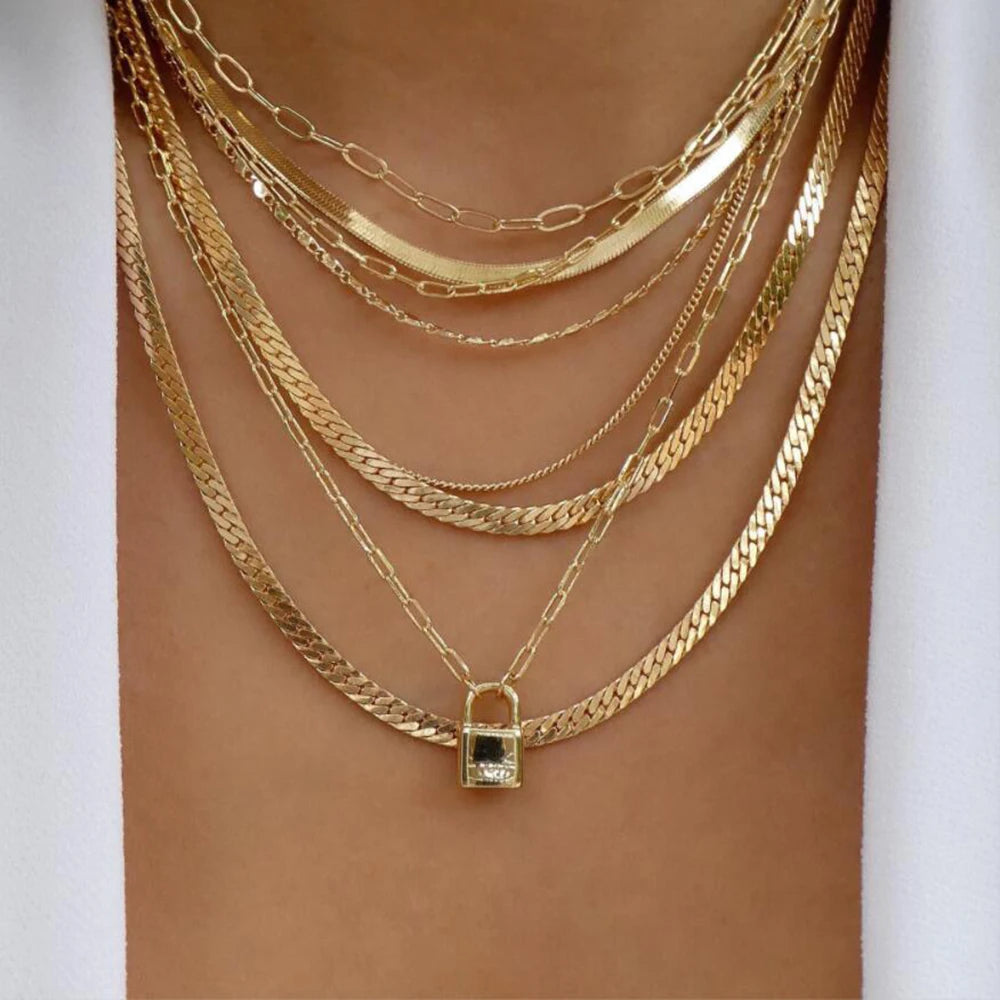 MULTIPLE LAYERED NECKLACE