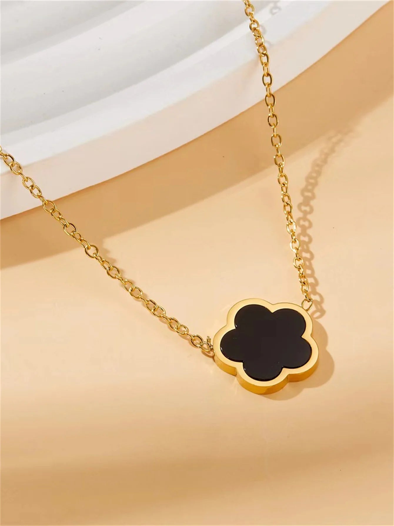 FLOWER OF PEARL NECKLACE