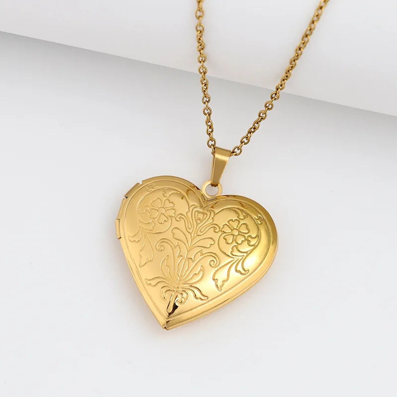 ENGRAVED HEART NECKLACE