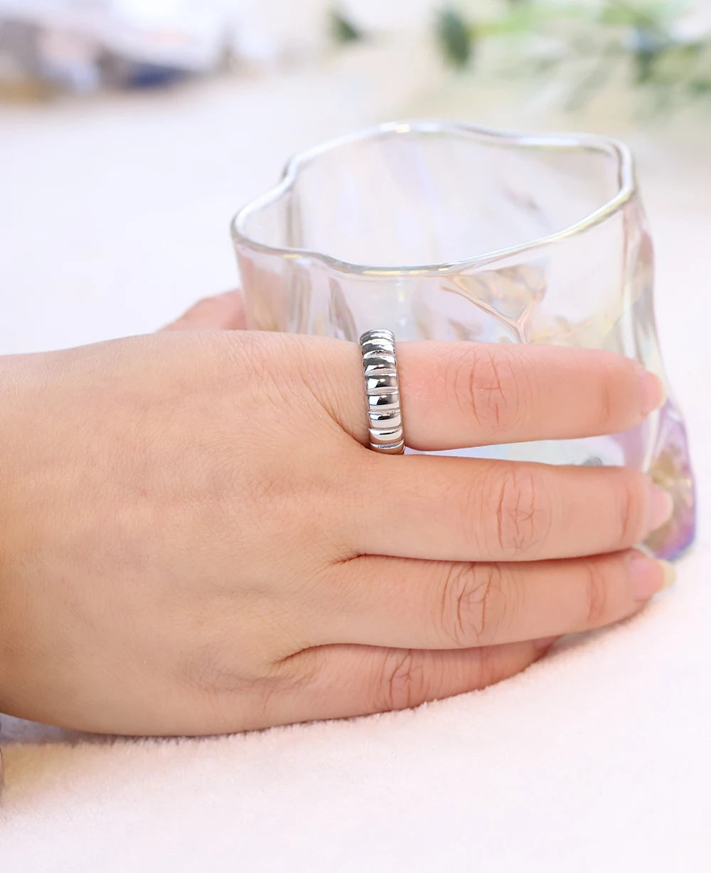 WAVE DOME LINE RING