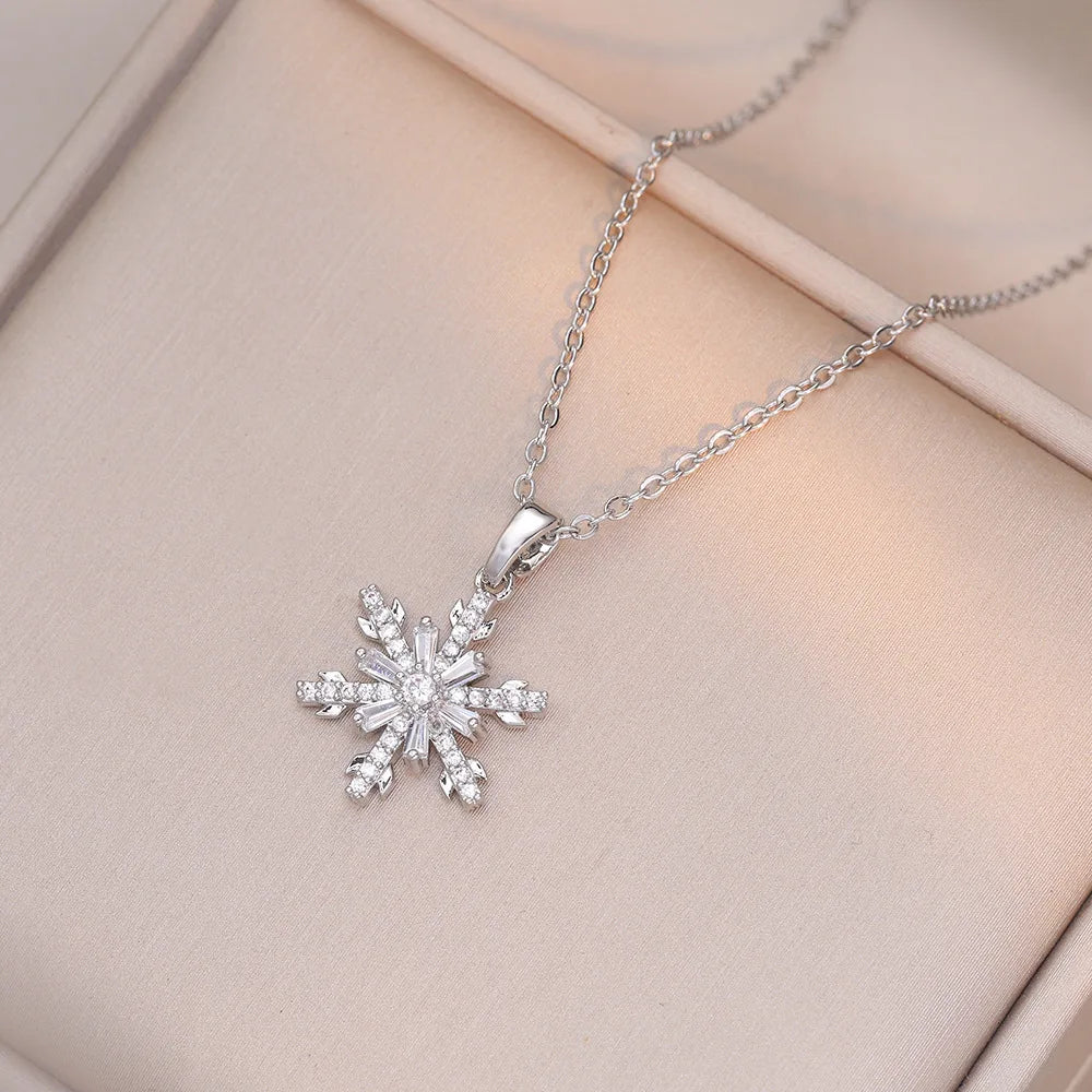 SNOWFLAKE NECKLACE