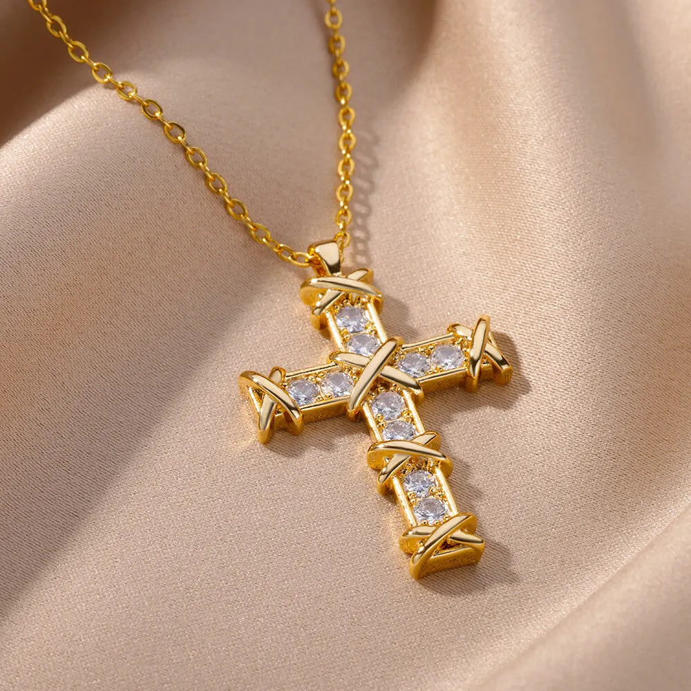 CROSSIQUE NECKLACE