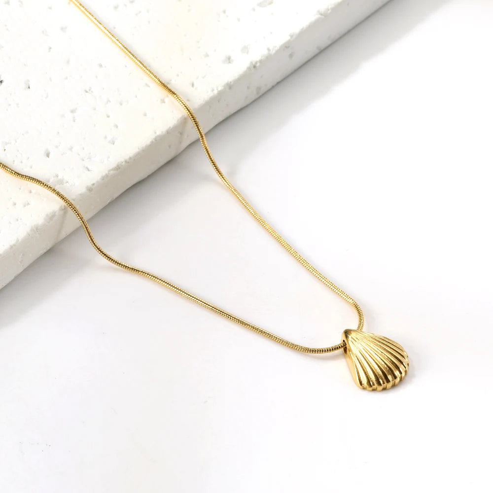 SHELLISH NECKLACE