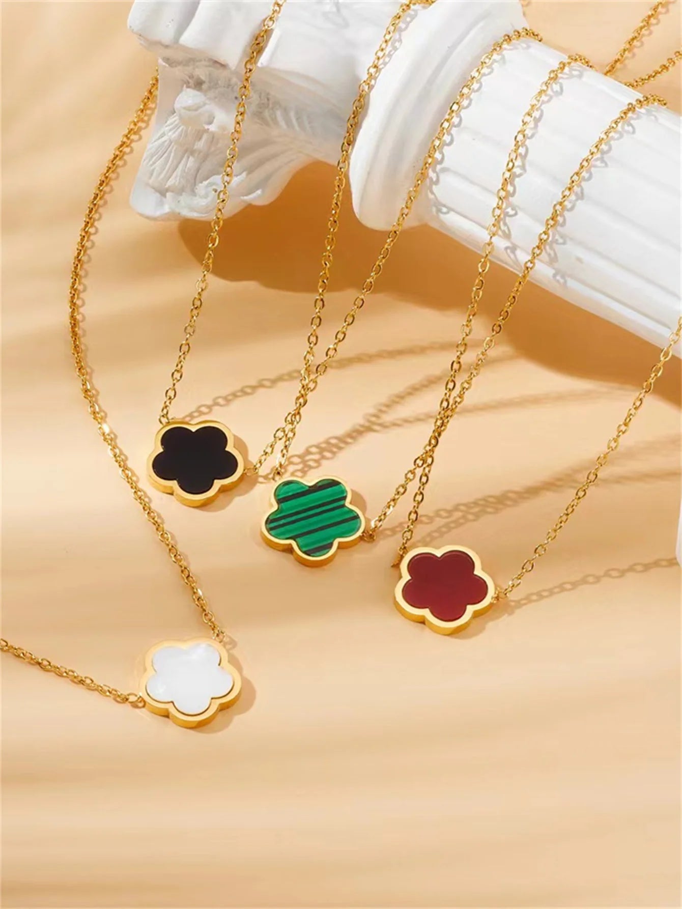 FLOWER OF PEARL NECKLACE