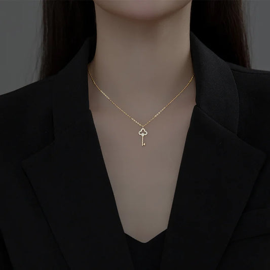 VINTAGE KEYSTONE NECKLACE