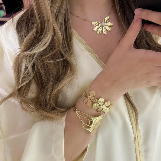 WRIST OF FLOWER BRACELET