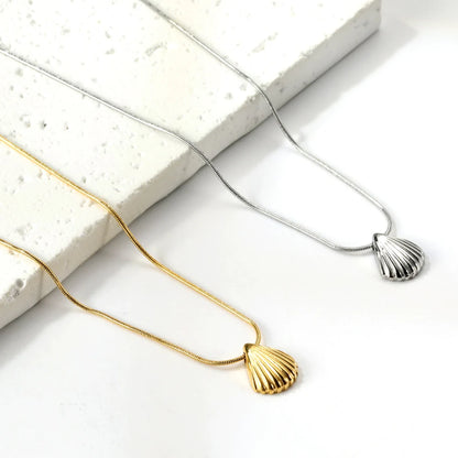 SHELLISH NECKLACE