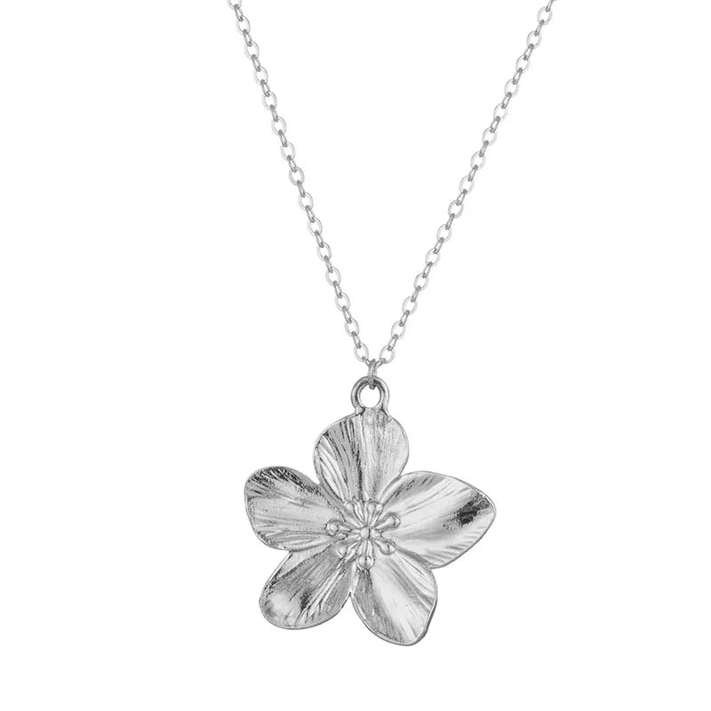 PETAL CHARM NECKLACE