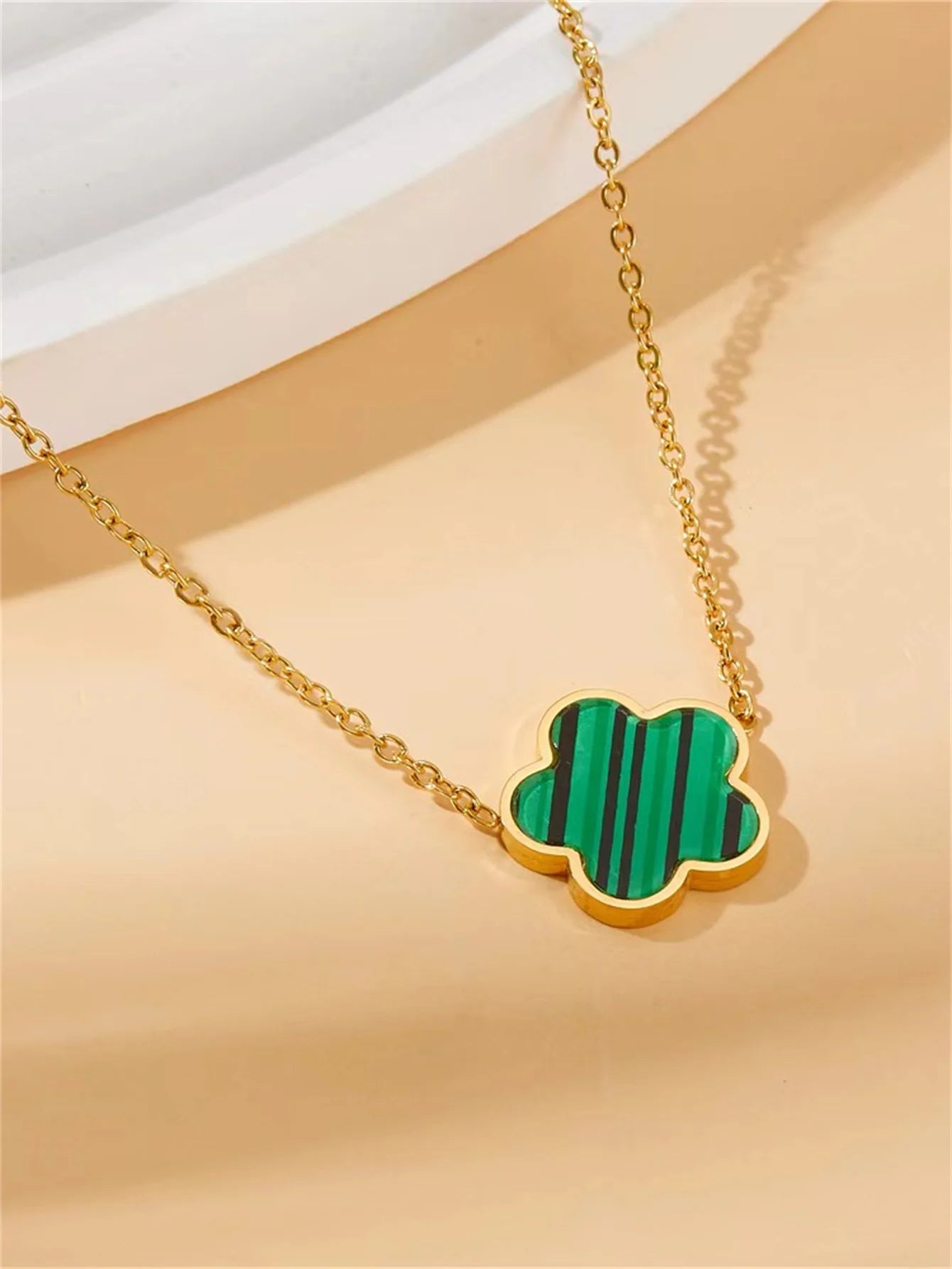 FLOWER OF PEARL NECKLACE