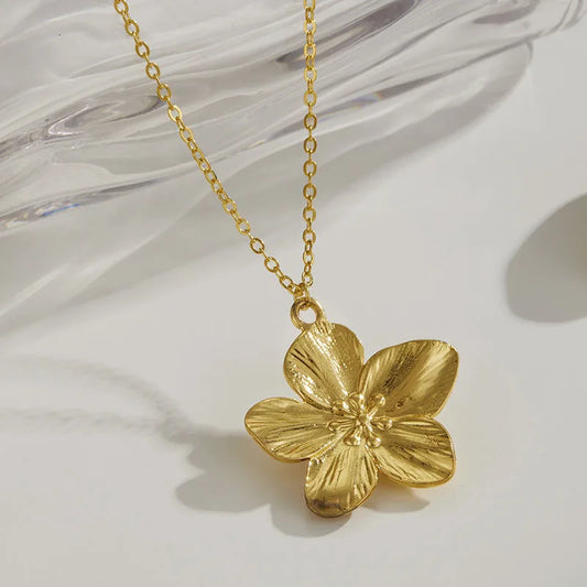 PETAL CHARM NECKLACE