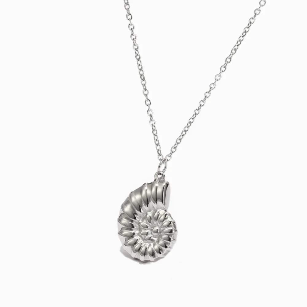 SHELLSCAPE NECKLACE