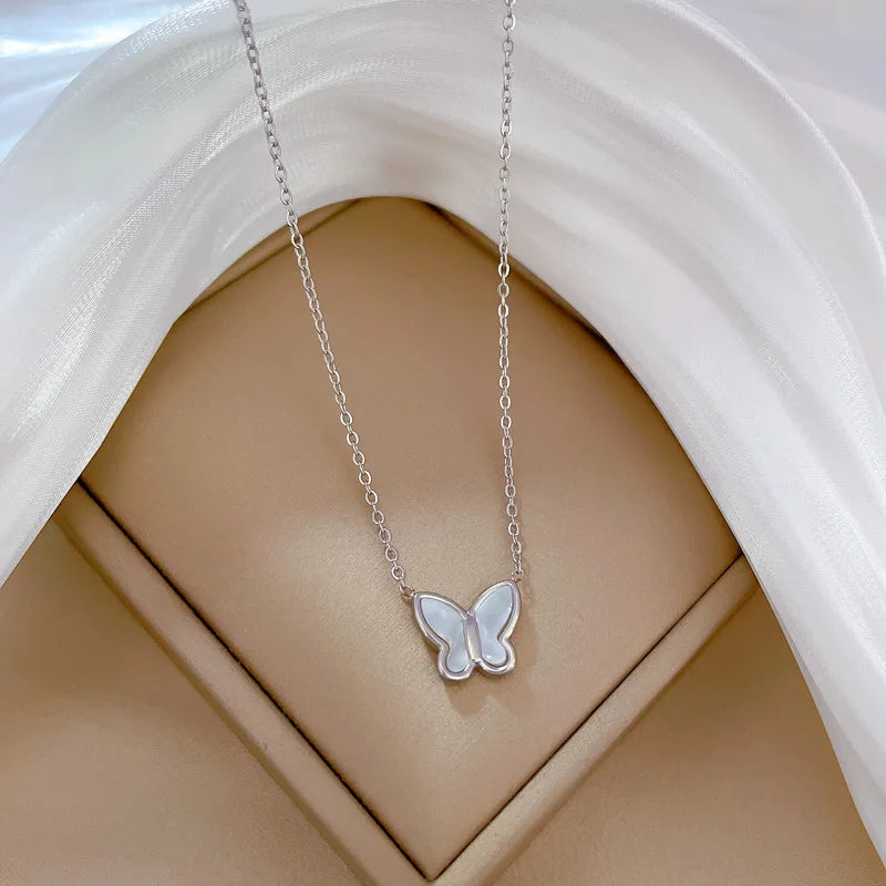 CHARM BUTTERFLY NECKLACE
