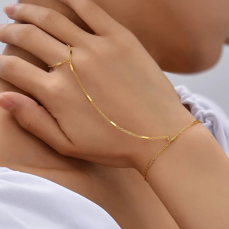 KNOTTY HAND CHAIN