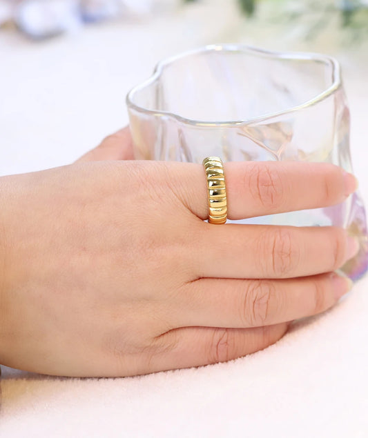 WAVE DOME LINE RING