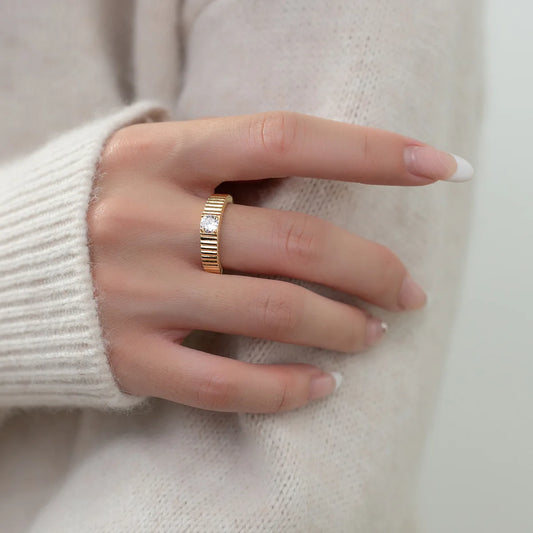 DAZZLING RING