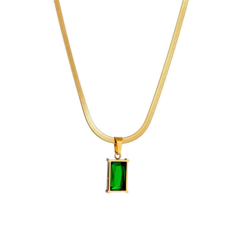 GREEN SAQUARE NECKLACE